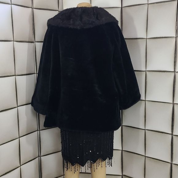 Elegant Black Faux Fur Coat - Picture 3 of 7